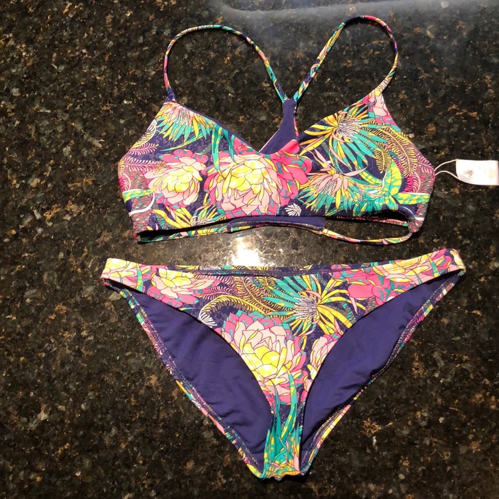 BNWOT Billabong swim set